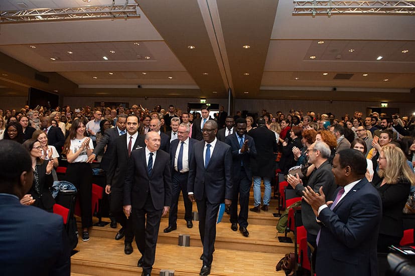 reportage arrivée du Dr-Denis-Mukwege avec gerard Collomb maire de lyon par jean fotso Photographe à Lyon