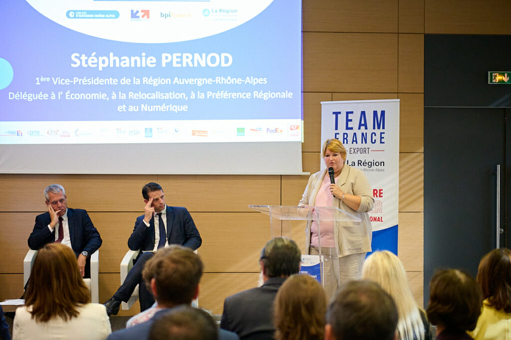 Stephanie Pernod prend la parole pendant 𝗢𝘀𝗲𝘇 𝗹'𝗲𝘅𝗽𝗼𝗿𝘁