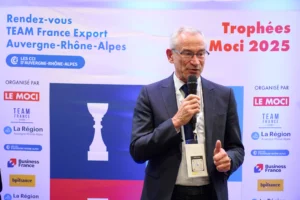 Denis Garnier, Vice-Président de la CCI Auvergne-Rhône-Alpes, prononçant le discours d'ouverture des Trophées MOCI et Team France Export 2025.
