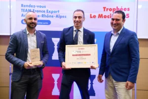 Rafik Kheffache d'Heliosand recevant le Prix Startup des Trophées MOCI et Team France Export 2025.